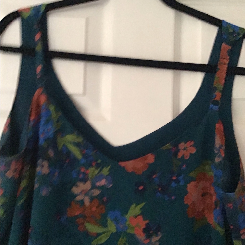 Cabi top - Picture 2 of 3